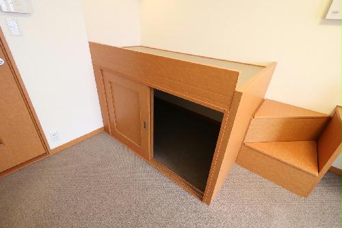 収納　ベッド下に収納スペースあり！荷物が多くても十分に収まります！