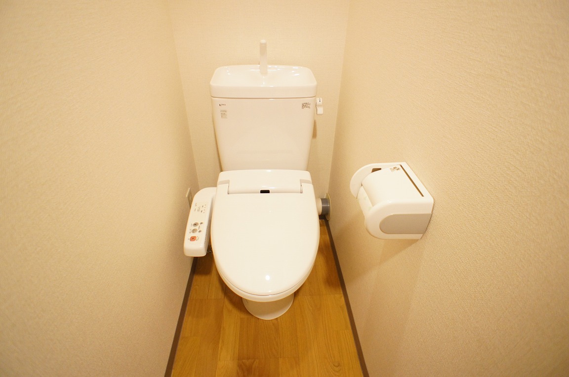 トイレ　温水洗浄トイレです。