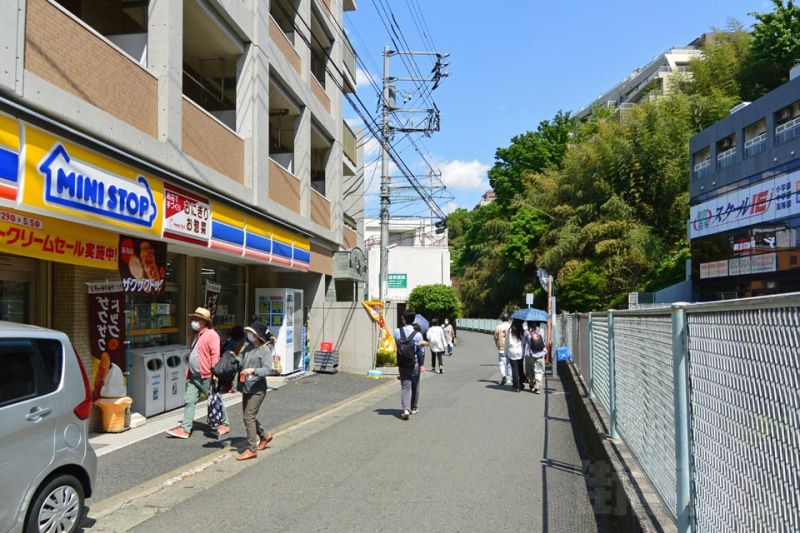 コンビニ　ミニストップ 生田駅南口店（コンビニ）まで656m