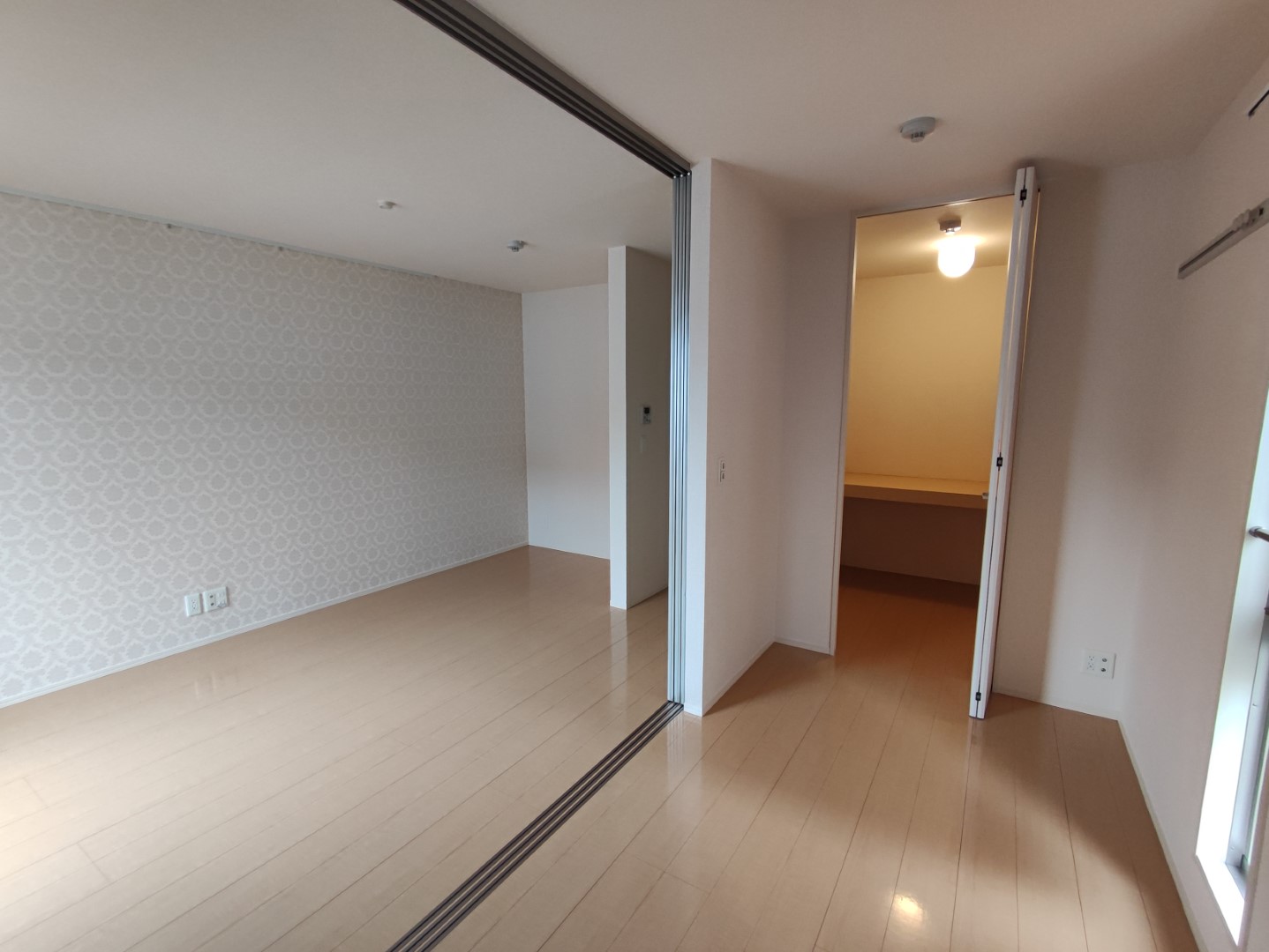 その他部屋・スペース　参考写真　リビングと洋室はつながります