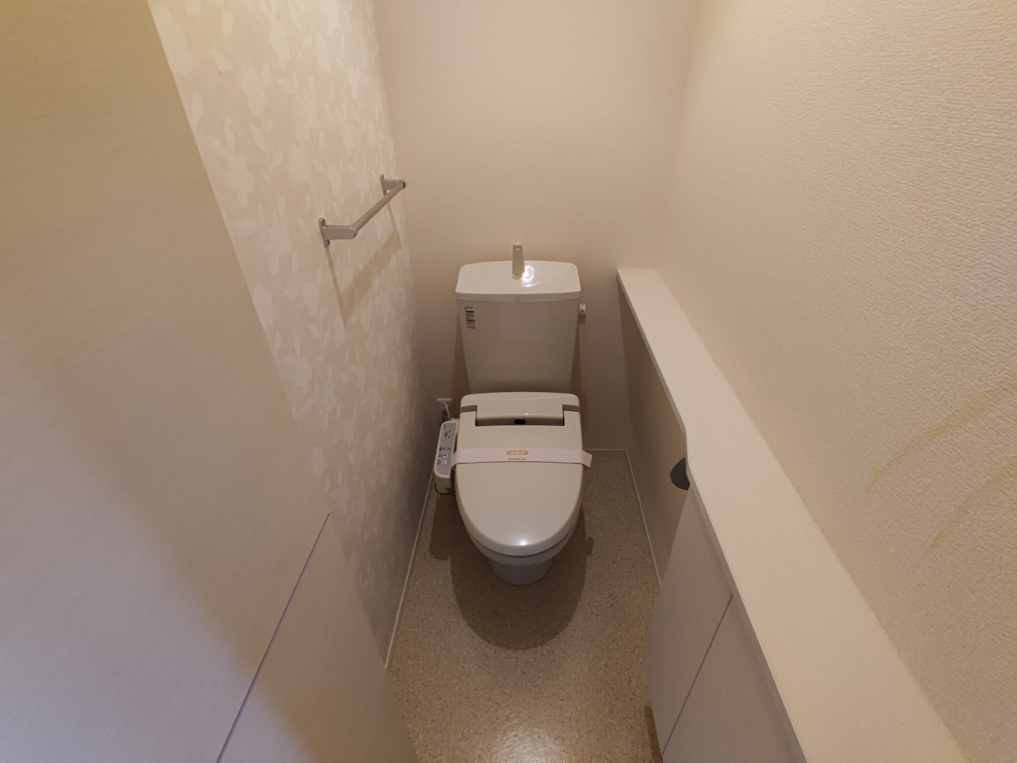 トイレ　参考写真　温水洗浄便座