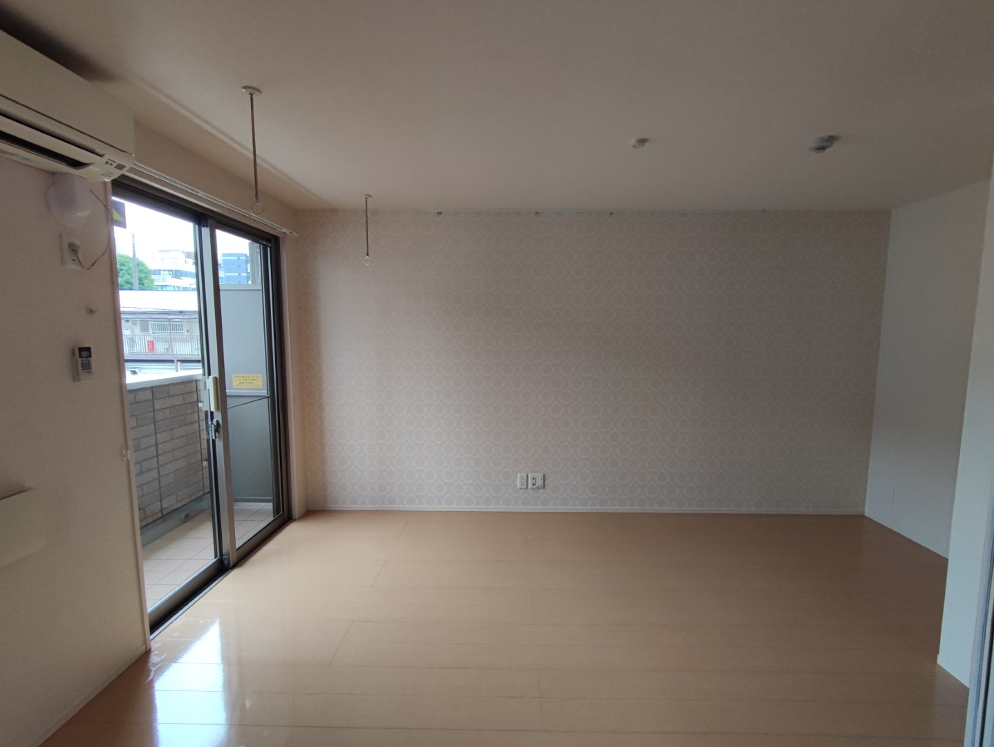 その他設備　参考写真　エアコン、室内物干しついています