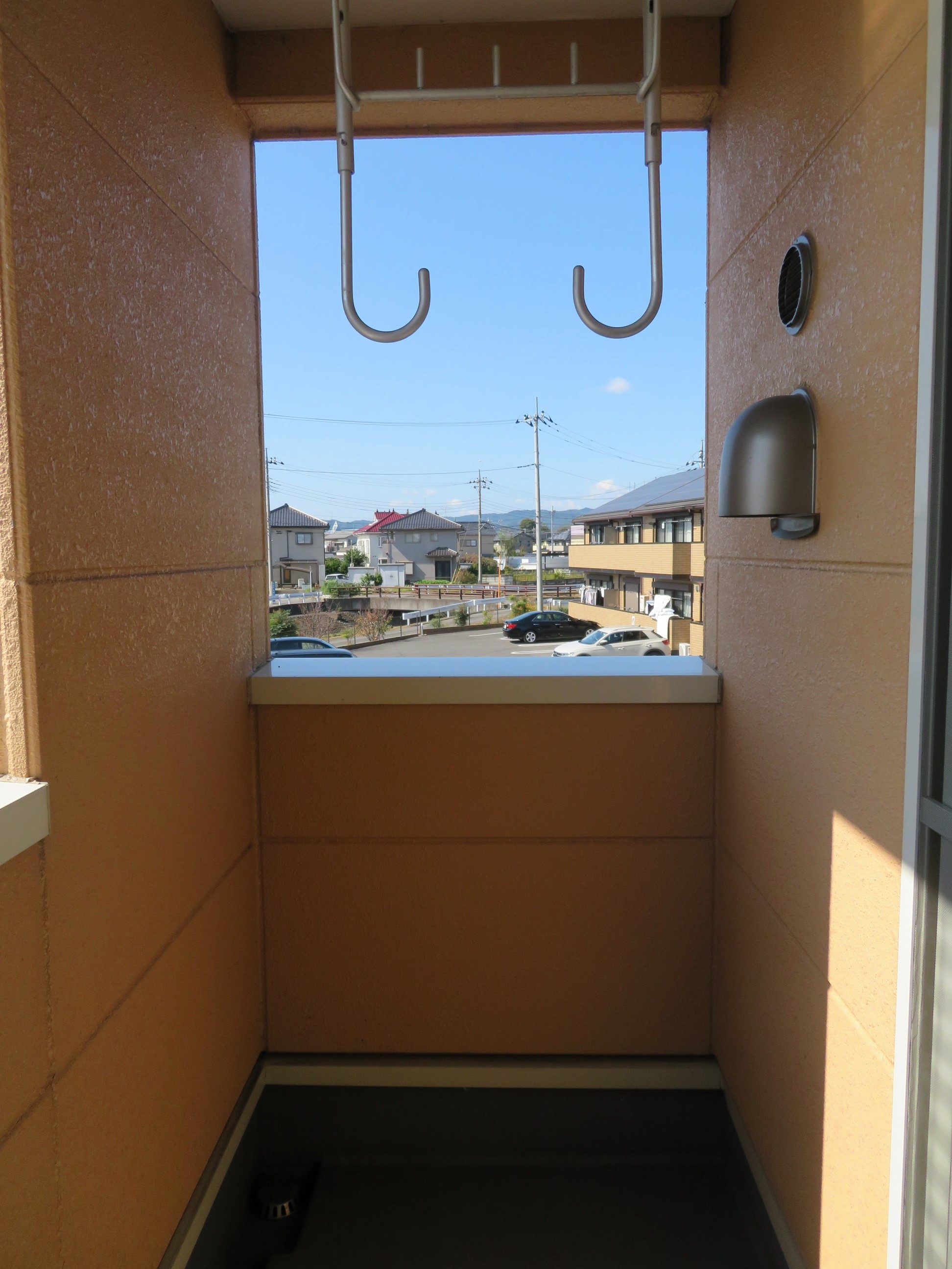 バルコニー　南面バルコニーで日当たり良好です。