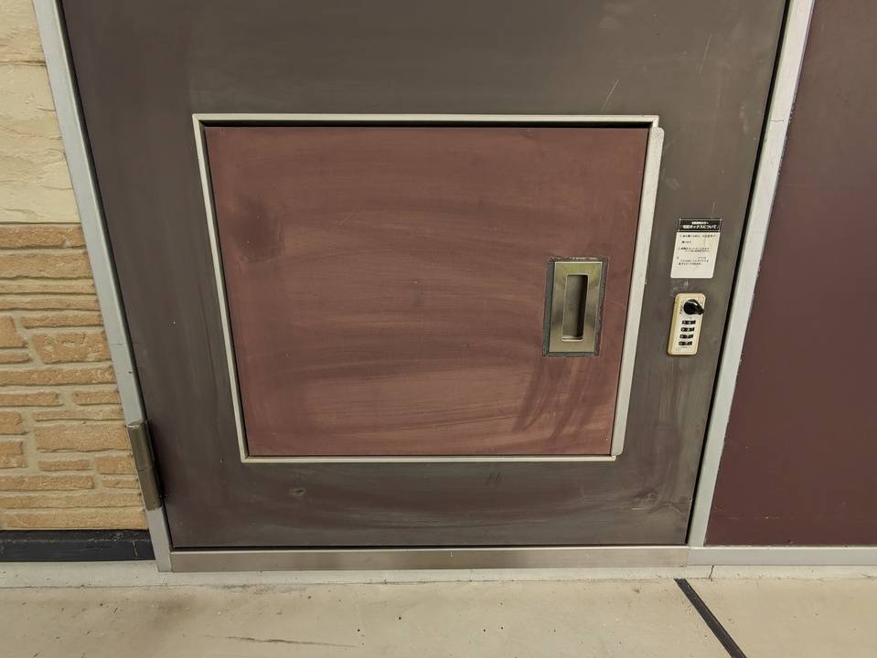 エントランス　宅配ボックス