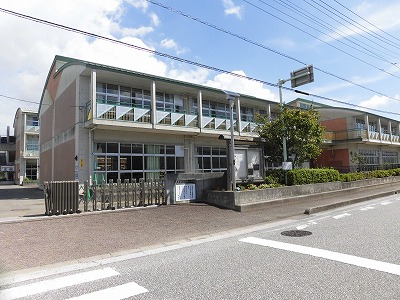 【アルファパーク高知駅の小学校】