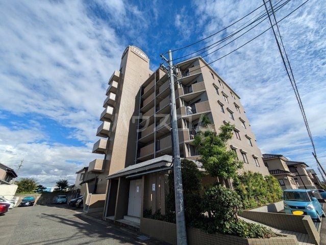 一宮市木曽川町黒田のマンションの建物外観