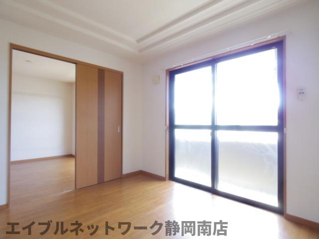 居室・リビング　物件の内装です