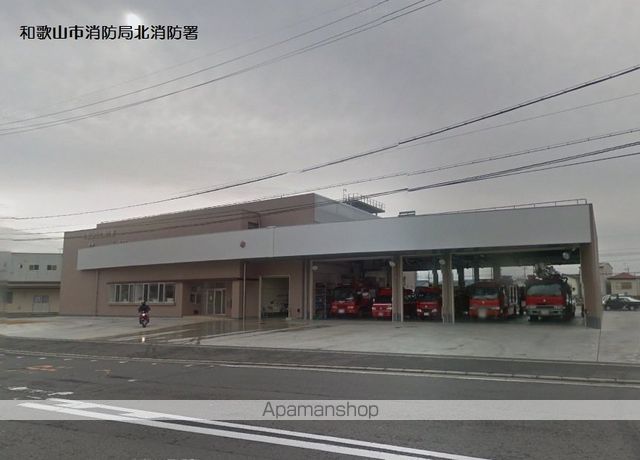 コンビニ　ファミリーマート（コンビニ）まで234m