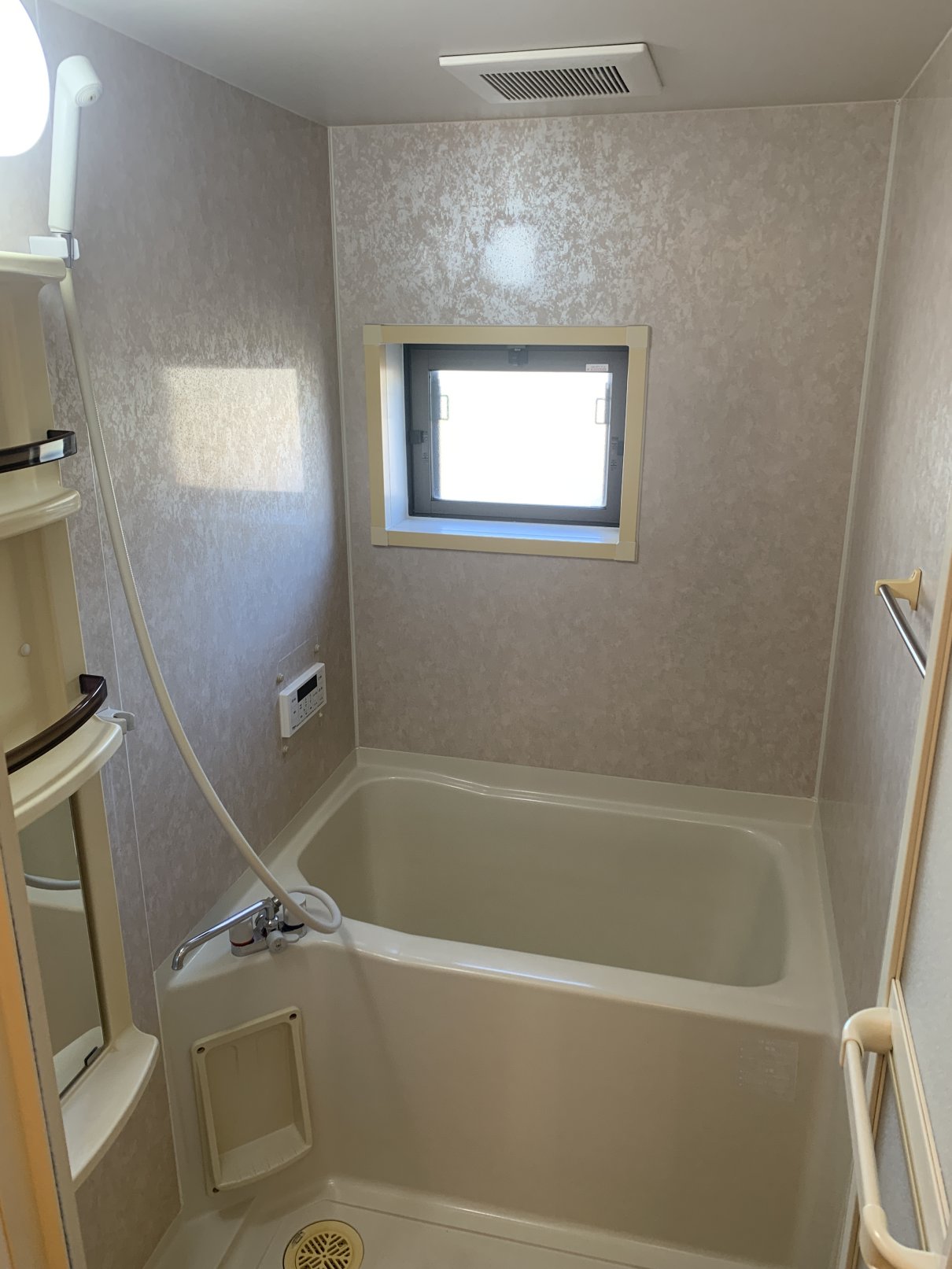 バス・シャワールーム　追焚き付のお風呂　シャワー付