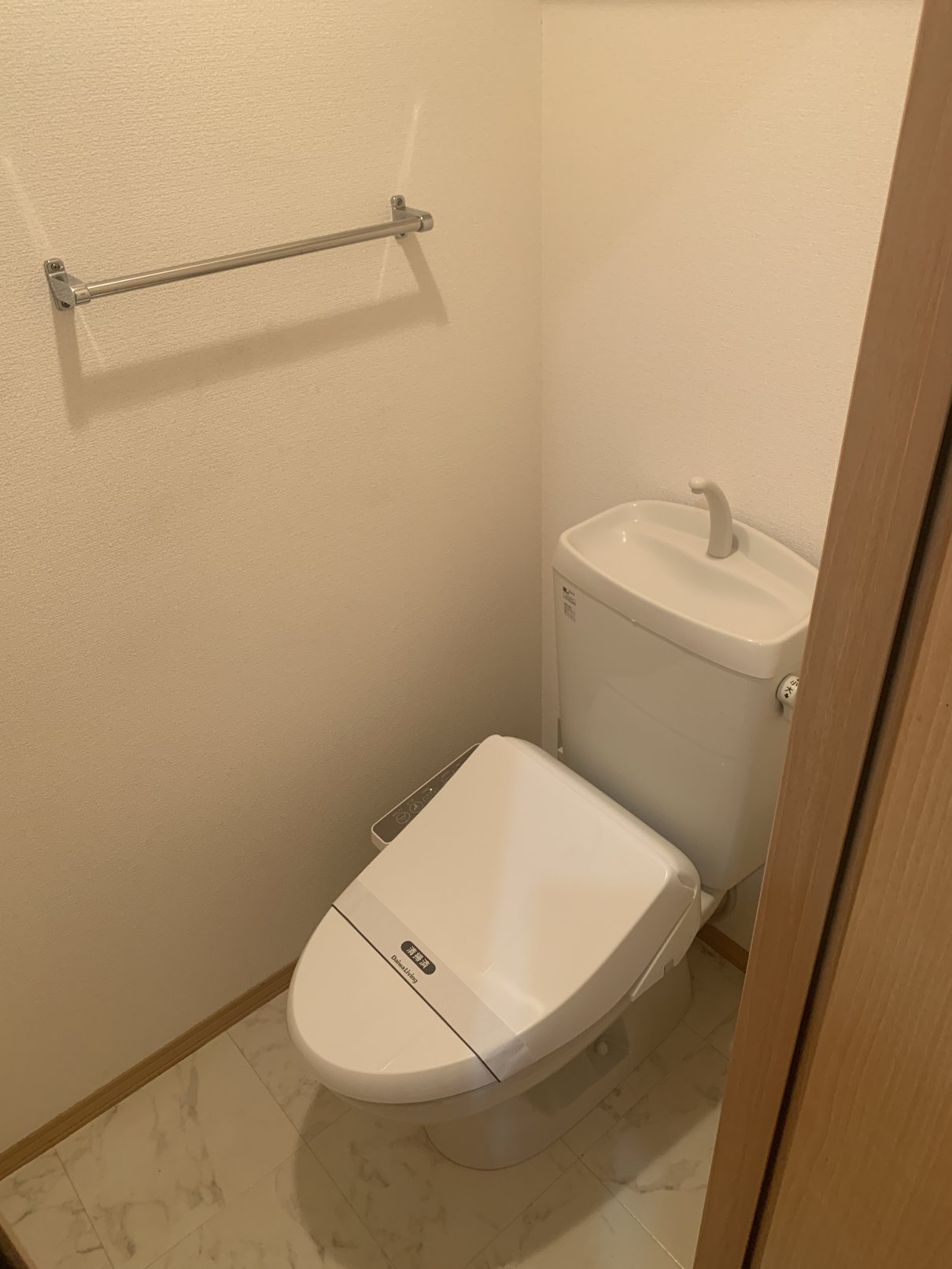 トイレ　温水洗浄便座付トイレ