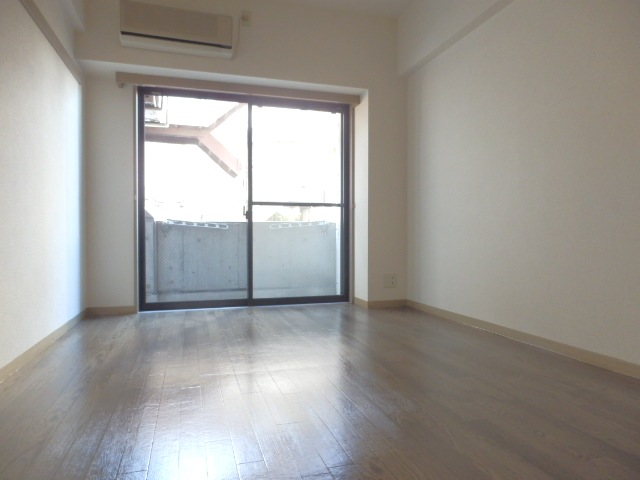 居室・リビング　洋室6帖陽当たり良好♪