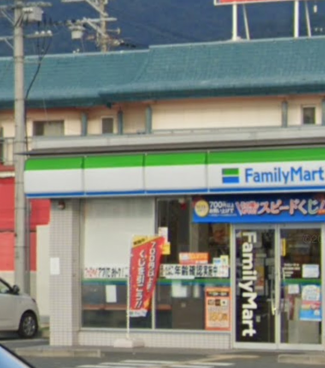 コンビニ　ファミリーマート東大阪横小路店（コンビニ）まで135m