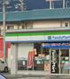 コンビニ　ファミリーマート東大阪横小路店（コンビニ）まで135m