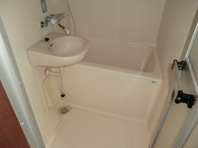 バス・シャワールーム　☆人気のお風呂・トイレ別ですので、ゆったり入浴できます☆