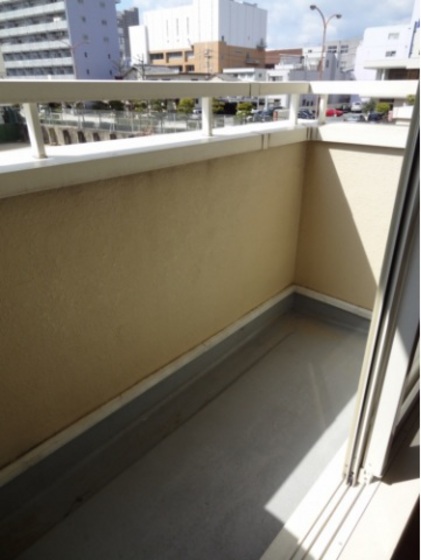 バルコニー　他部屋です