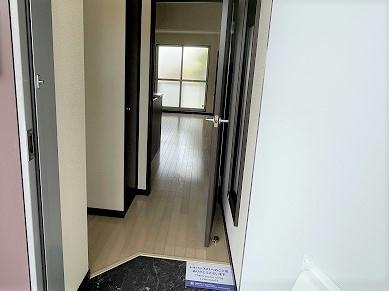 玄関　設備・仕様は号室により異なる為、現況を優先致します。