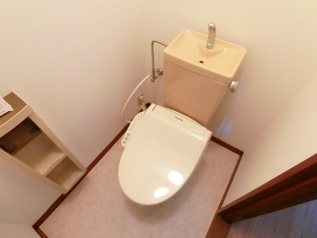 【西宮市櫨塚町のアパートのトイレ】