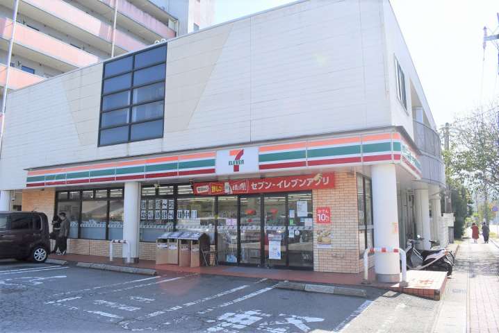 コンビニ　セブンイレブン（コンビニ）まで1598m