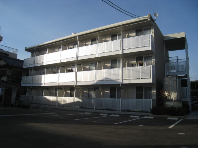 広島市南区東雲本町のアパートの建物外観