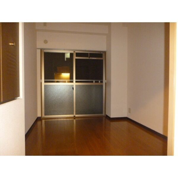 【神戸市中央区下山手通のマンションの居室・リビング】