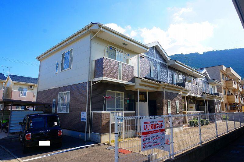 高松市屋島西町のアパートの建物外観