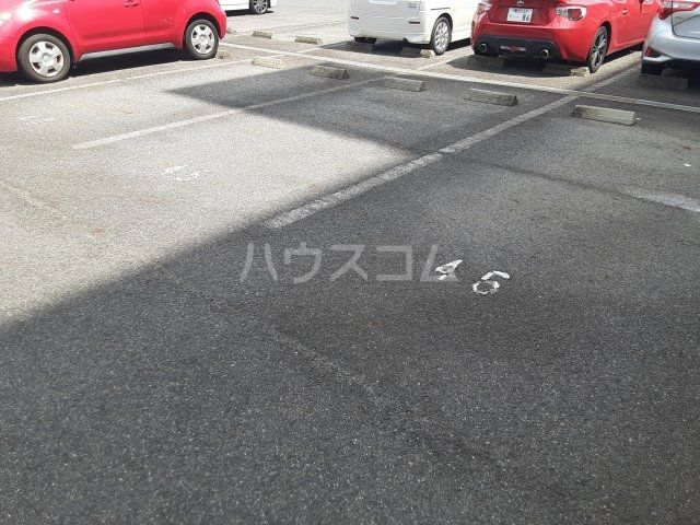 【シャロン山之手の駐車場】