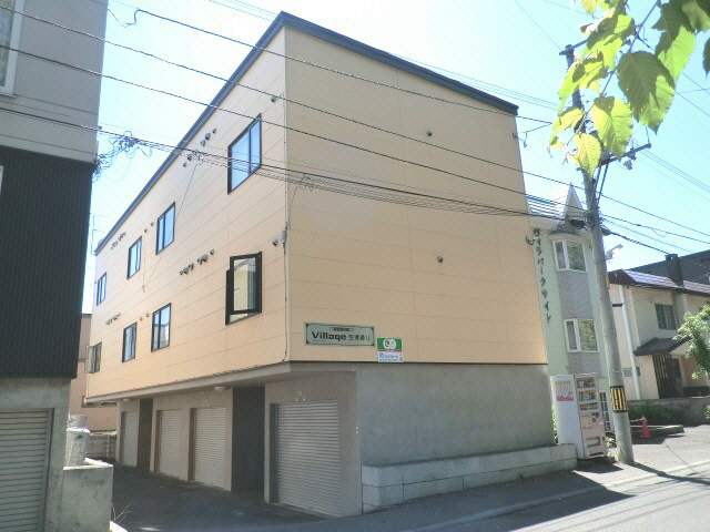 札幌市東区北四十条東のアパートの建物外観