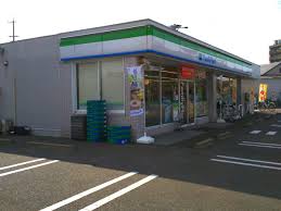 コンビニ　ファミリーマート一宮馬寄店（コンビニ）まで728m