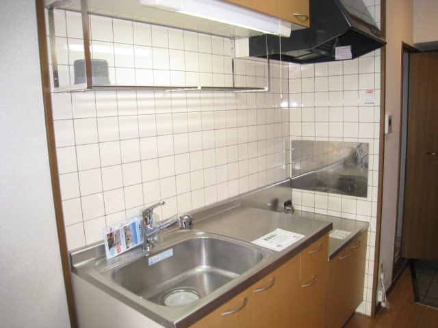 キッチン　同物件、別号室のものです。