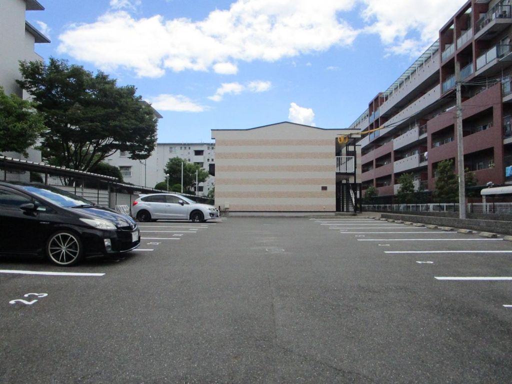 駐車場　駐車場