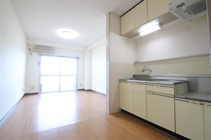 居室・リビング　広々10帖の洋室