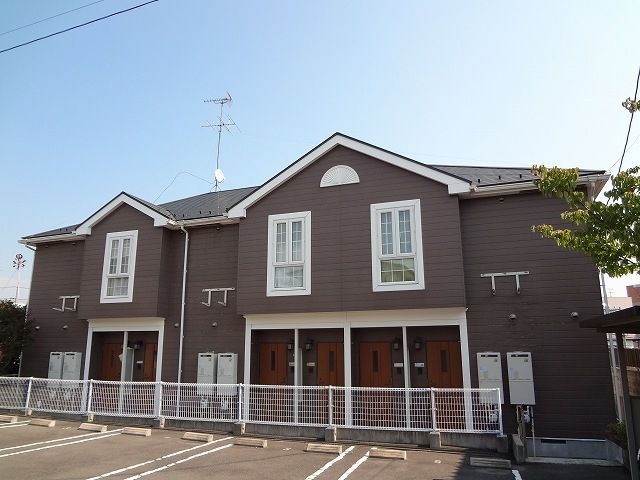 郡山市富久山町久保田のアパートの建物外観