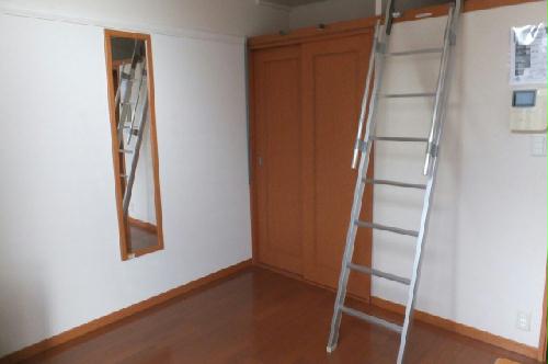 居室・リビング　居間（ベランダ側）