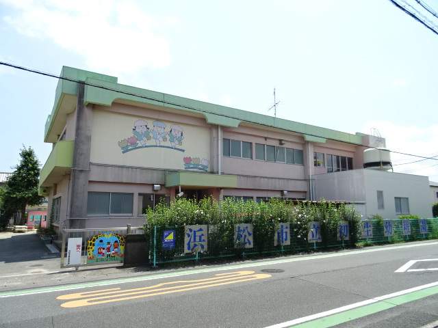 幼稚園・保育園　初生幼稚園（幼稚園・保育園）まで225m