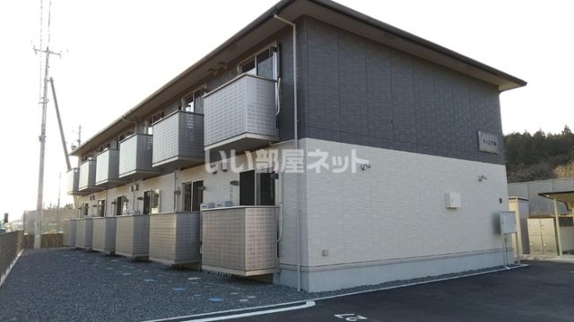 岩瀬郡鏡石町境のアパートの建物外観