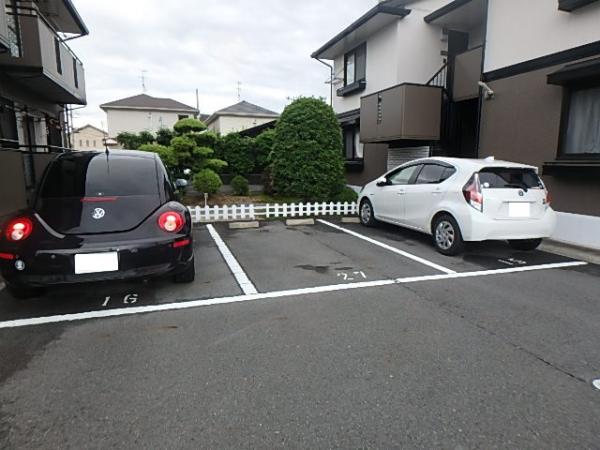 【グリーンハイツ2号館の駐車場】