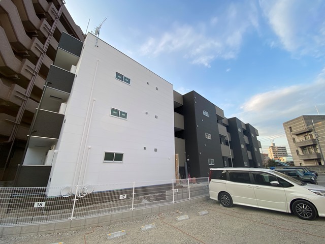 【スマイルレジデンス廿日市本町の建物外観】