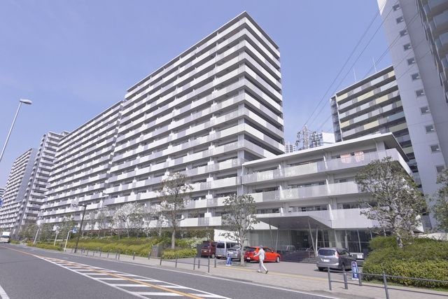 【川崎市幸区新川崎のマンションの建物外観】