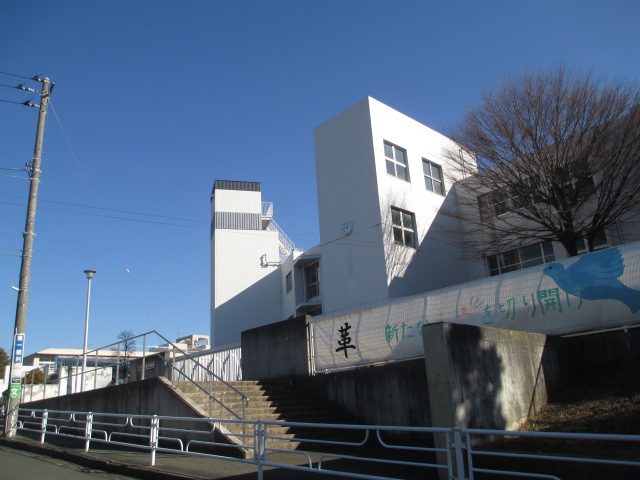 【ザ・パークハウス横浜川和町ガーデンの中学校】