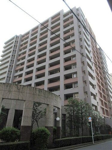 平塚市見附町のマンションの建物外観