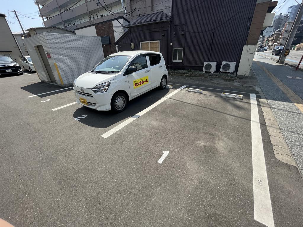 【エレガンス宮町の駐車場】