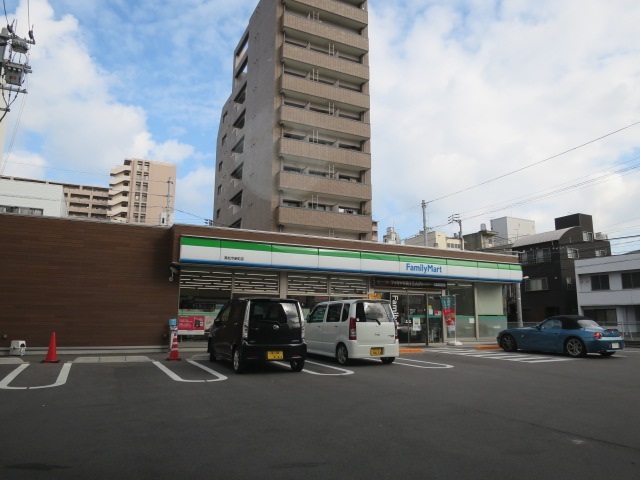 コンビニ　ファミリーマート高松今新町店（コンビニ）まで753m