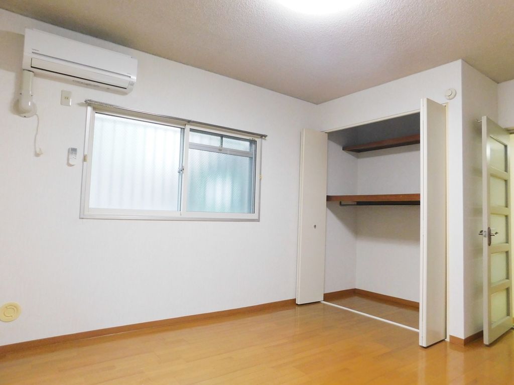 居室・リビング　南西角住戸♪（洋室約9帖・収納付き）