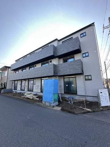 【流山市南流山のアパートの建物外観】