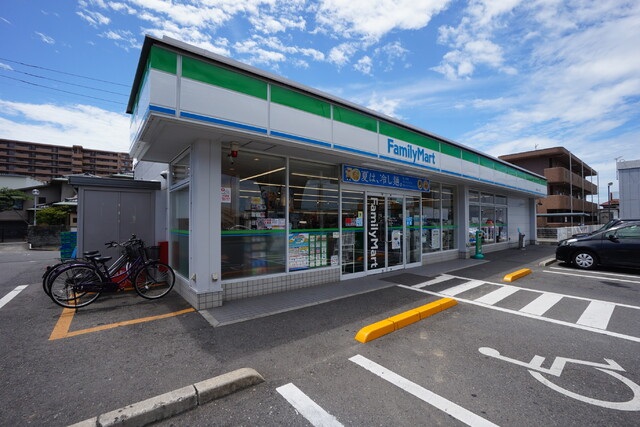 【フォブール吉峰IIＢのコンビニ】