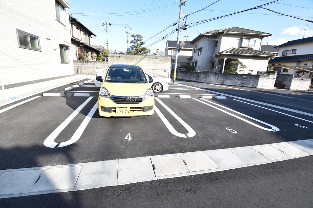 【パシャークの駐車場】