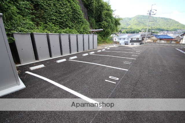 駐車場　エントランス