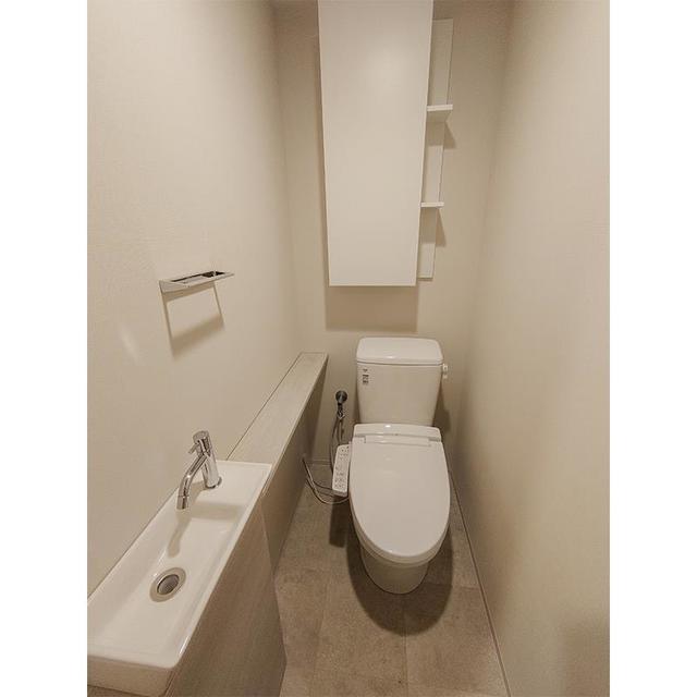 トイレ　※写真は同タイプ住戸です。