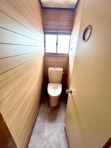 トイレ　リフォーム済みのトイレです。窓もあるので換気もバッチリ！