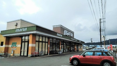 スーパー　スーパーマルイ 巻店（スーパー）まで835m